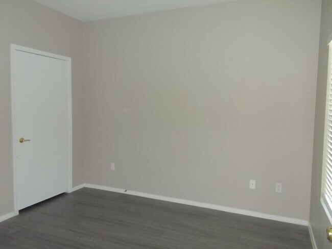 Building Photo - Bright Ground-Floor Condo in Gated Traverse Point with Pool & Spa Amenities