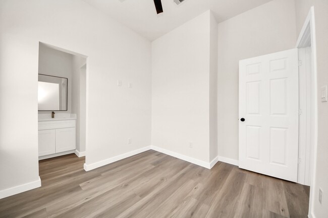 Building Photo - 8025 Peachtree St