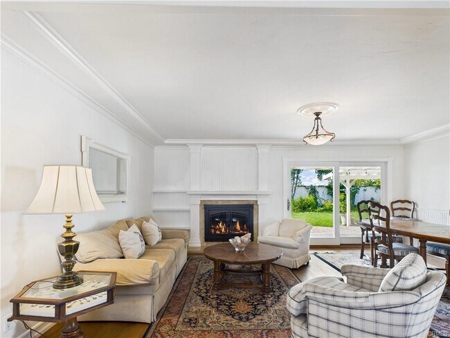 Building Photo - 2857 Ellesmere Ave