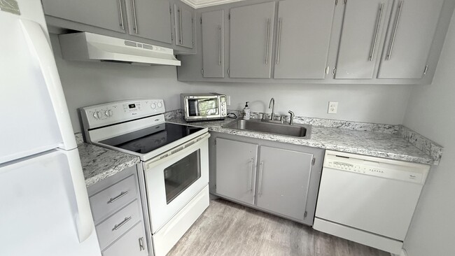 Building Photo - 21 Markham A