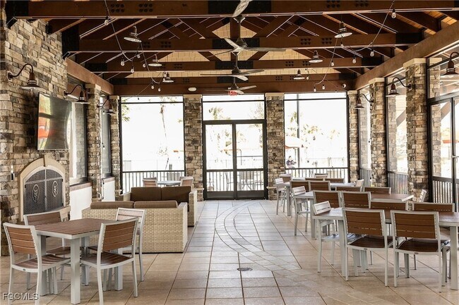 Building Photo - 15375 Grn Acrs Ave