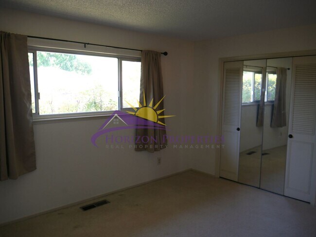 Building Photo - 6319 St James Dr