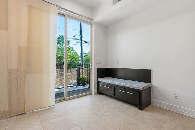 Building Photo - 5602 San Felipe St