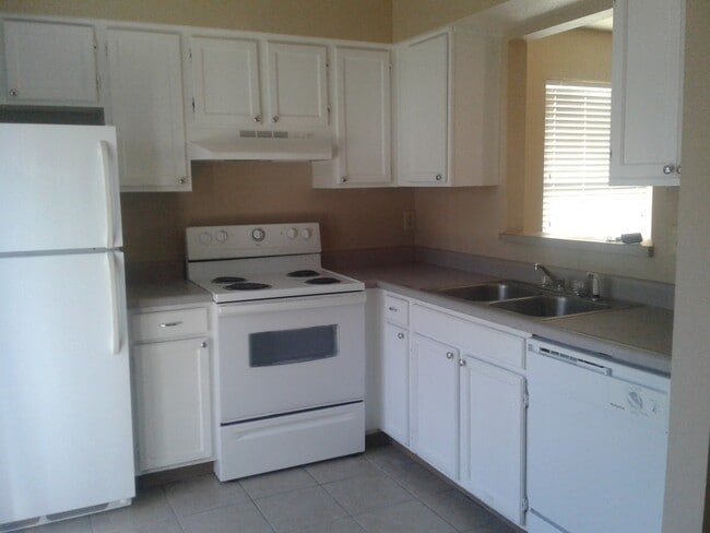 Building Photo - 315 Catherine Dr