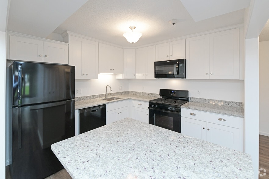 Chateau Chatillon 30 Oaklawn Ave Cranston RI 02920 Apartment Finder