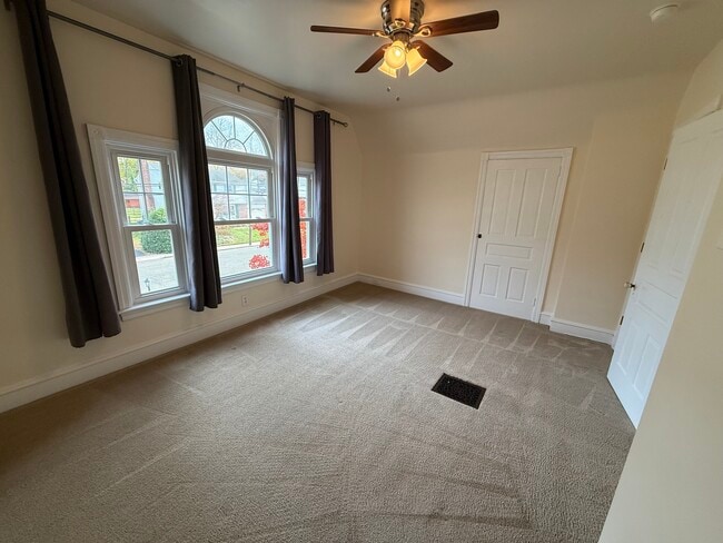 Building Photo - 860 Church St