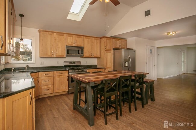 Building Photo - 78 Hazelwood Ave