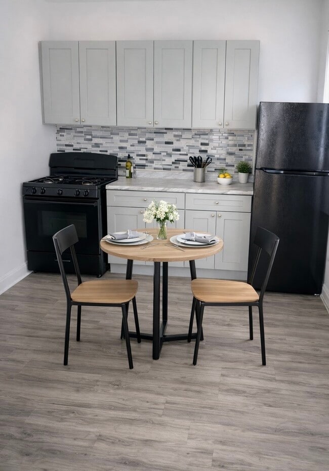 Building Photo - 1724 E 70th St