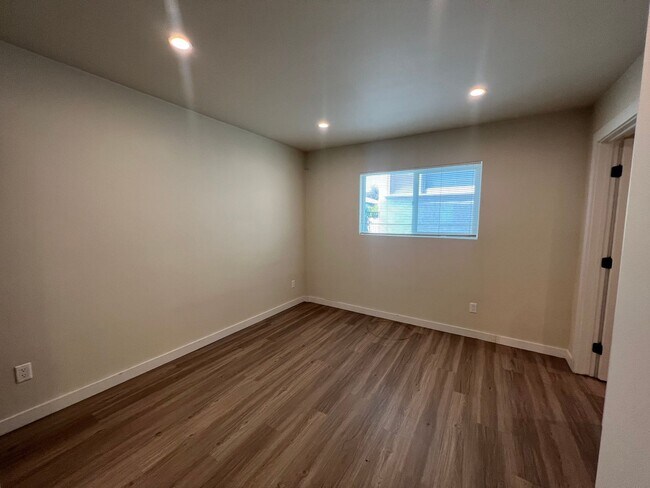 Building Photo - SDS T 1451-1451 1/2 A &amp; B