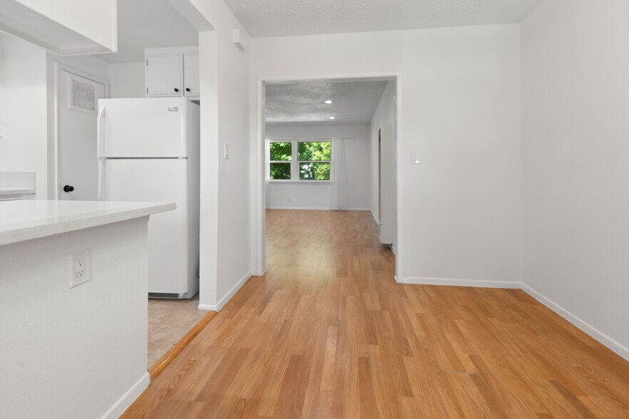 Building Photo - 5830 Bowcroft St