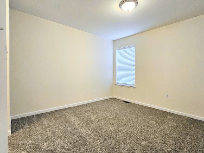 Building Photo - 24 Howard Dr