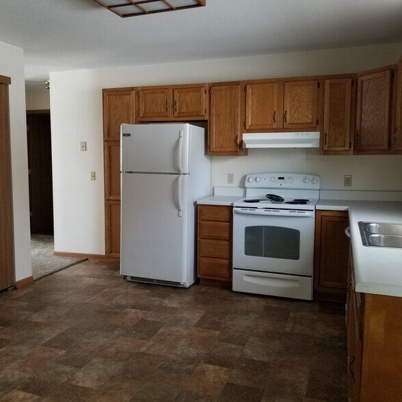 Building Photo - 1112 Oakview Dr