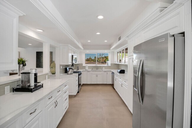 KITCHEN - 16047 Meadowcrest Rd