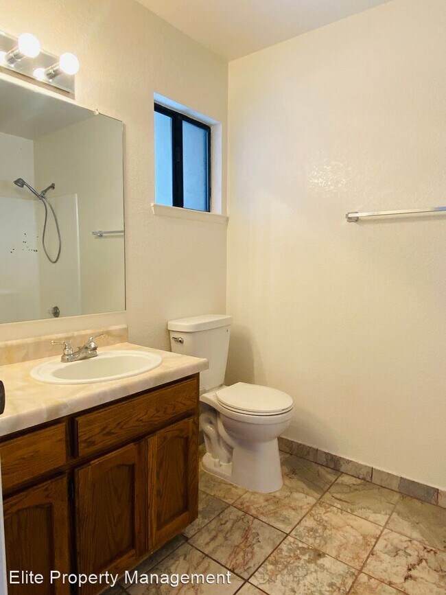 Building Photo - 3 br, 2.5 bath House - 247 E Upjohn Ave