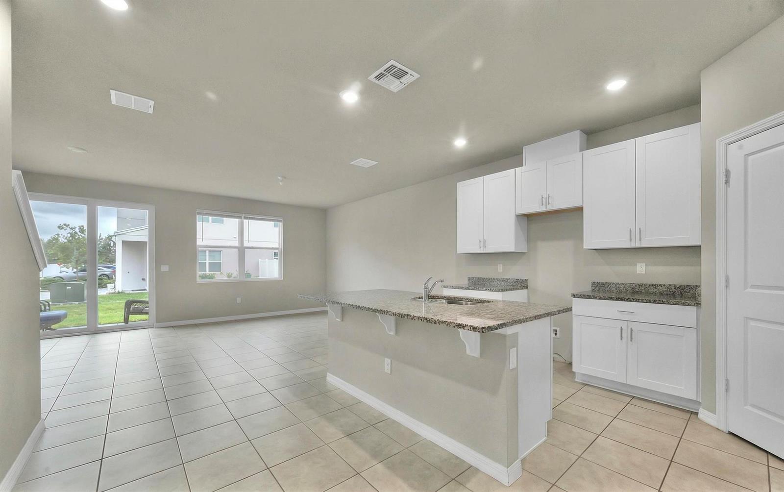 Building Photo - 3550 San Bernardino Way