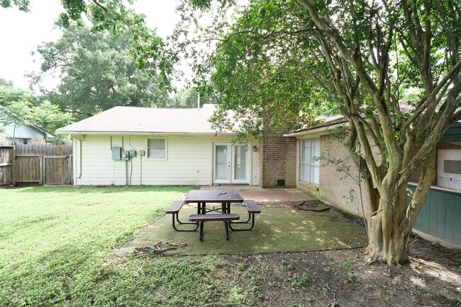 Building Photo - 15654 Boulder Oaks Dr