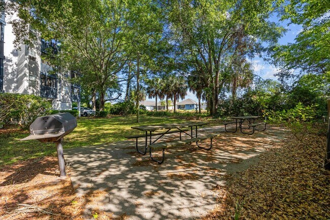 Building Photo - Fully Renovated 2BR/2BA Condo for Rent – P...