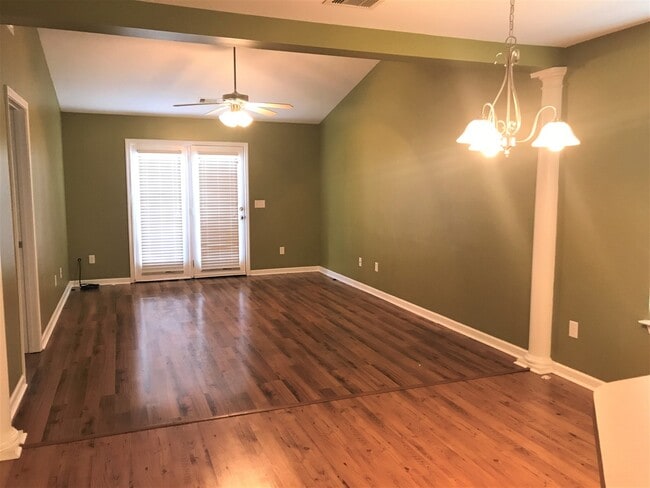 Building Photo - 200 Sunview Dr