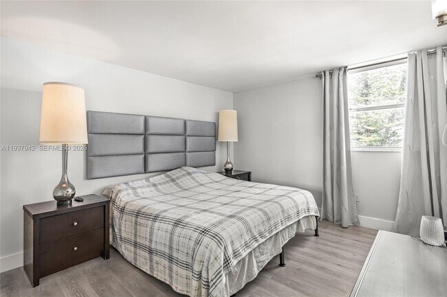 Building Photo - 1250 Alton Rd