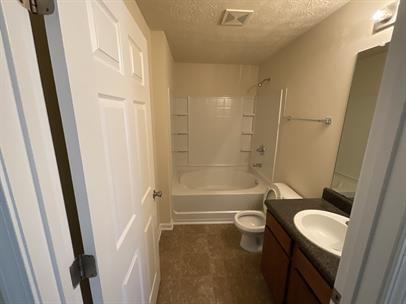 Building Photo - 1202 Fairington Club Dr