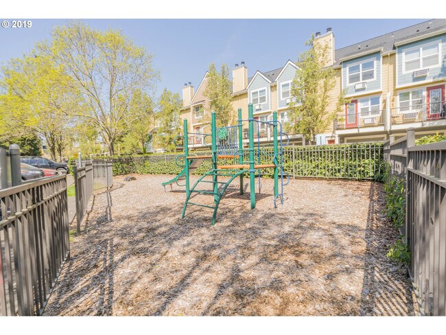 Building Photo - 714 SE Fairwinds Loop