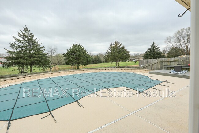 Building Photo - 57 Taylor Dr