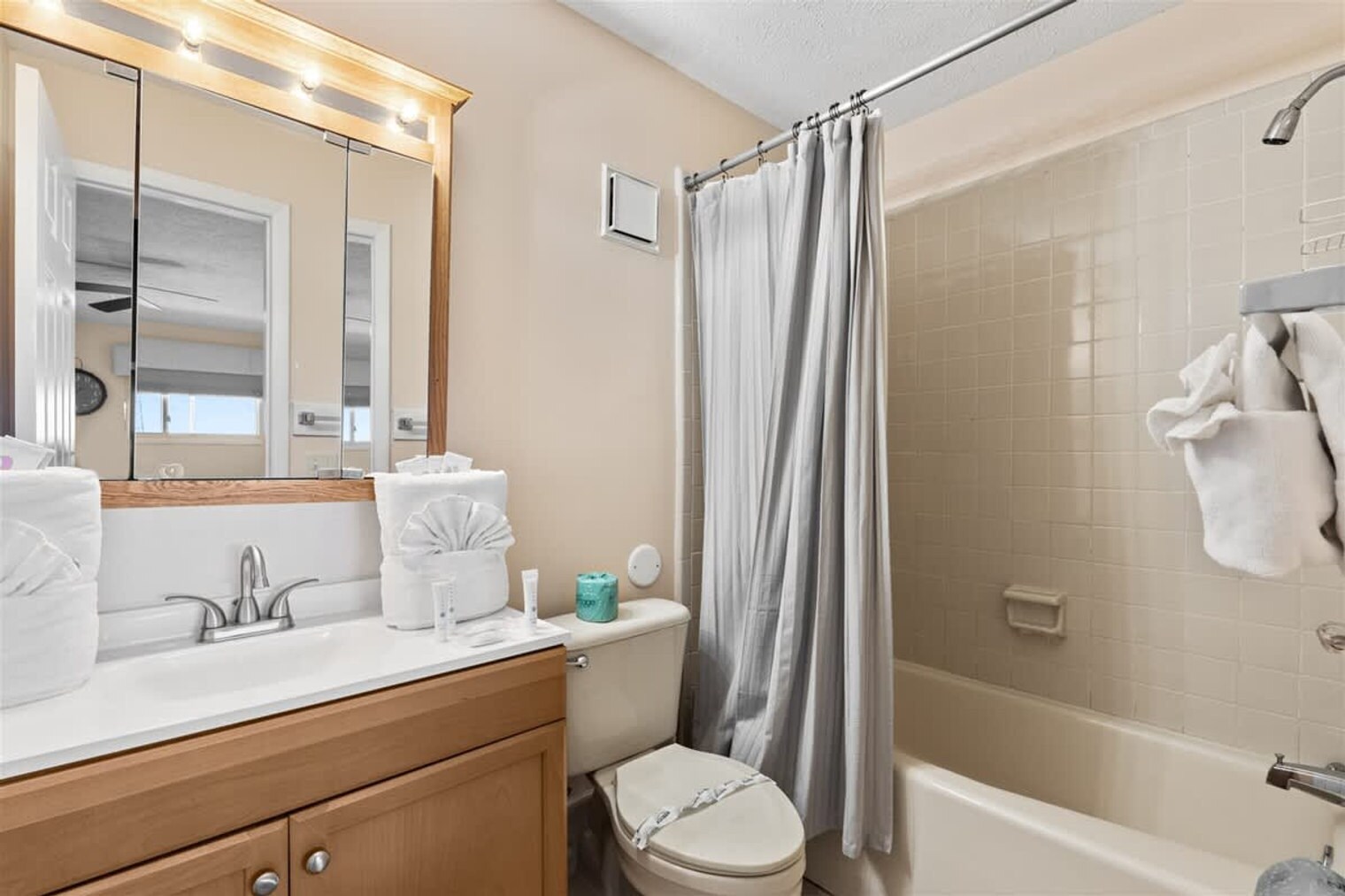 Building Photo - 8743 Thomas Dr