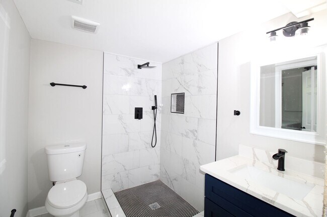 Building Photo - 3367 Oak Dr SW