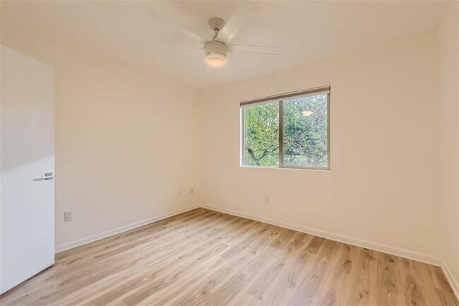 Building Photo - 41 Waller St