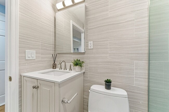 Building Photo - 63 Dickerman Ln