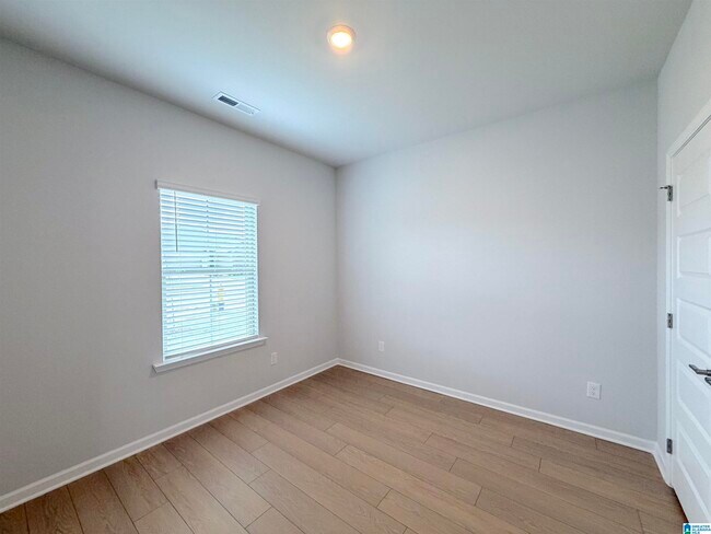 Building Photo - 305 Susan Lynn Dr
