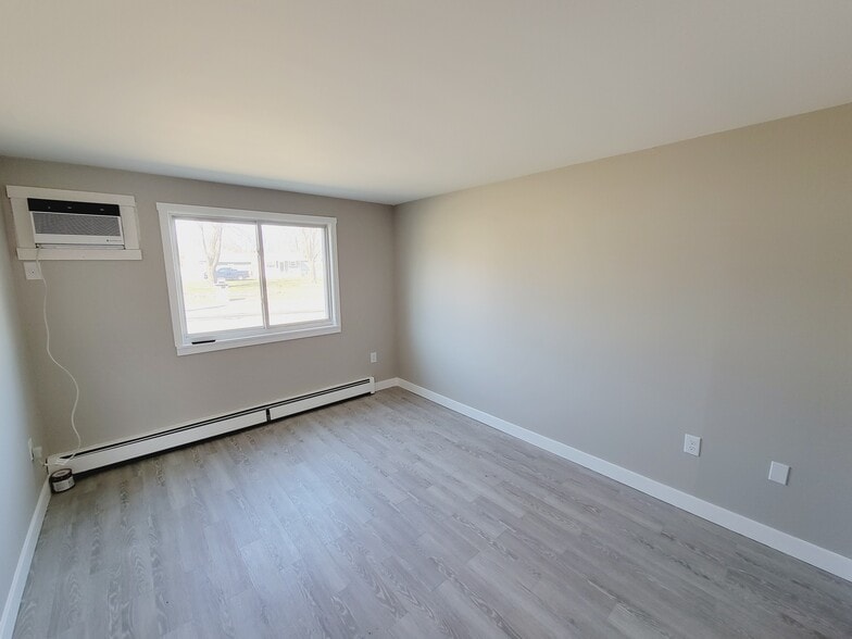 Building Photo - 41 Evergreene