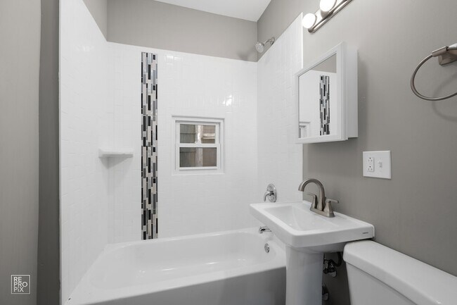 Building Photo - 7218 S Peoria St