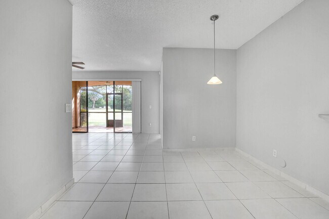 Building Photo - 401 SW 158th Terrace