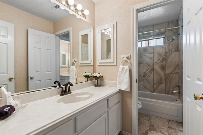 Building Photo - 2105 Spyglass Dr