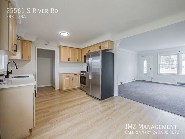 Building Photo - 25561 S River Rd