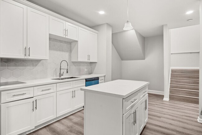 Building Photo - 8534 Woodlyn Rd