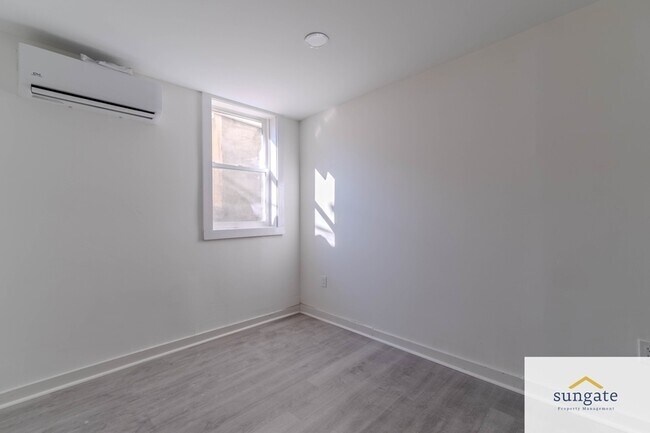 Building Photo - 208 Lloyd St