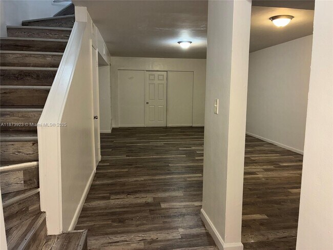 Building Photo - 1358 W 69th St