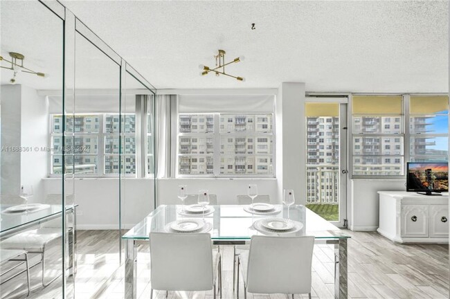 Building Photo - 1 bedroom in Sunny Isles FL 33160