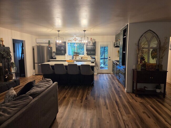 Building Photo - Updated Twain Harte Home