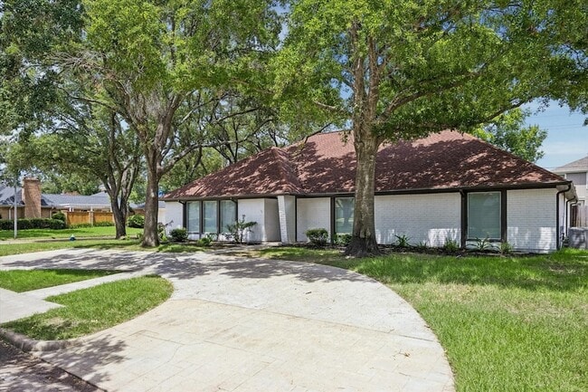 Building Photo - 2930 Riata Ln