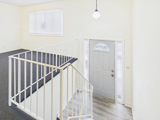 Building Photo - 17681 Country Club Ln