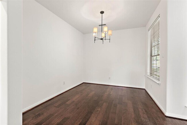 Building Photo - 99 S Wynnoak Cir