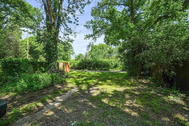 Building Photo - 2278 Ridgeway Ave