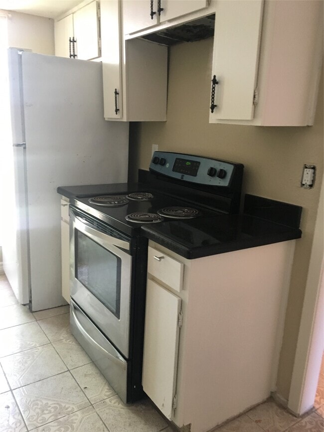 Building Photo - 7952 Grove Ridge Dr