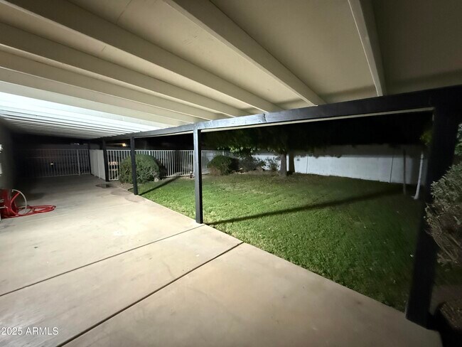 Building Photo - 7035 N 11th Pl