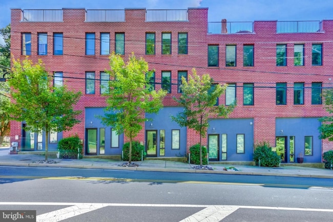 Building Photo - 261 Leverington Ave