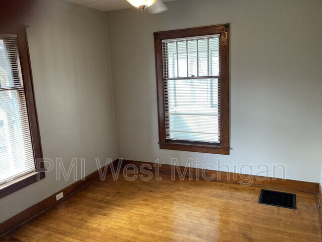 Building Photo - 1436 Matilda St NE