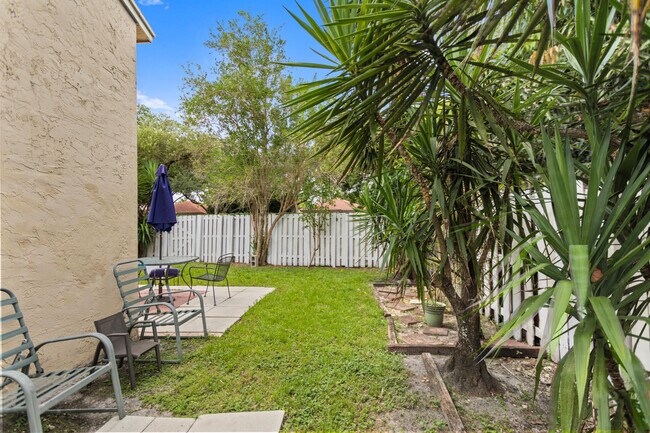 Building Photo - 13945 Langley Pl